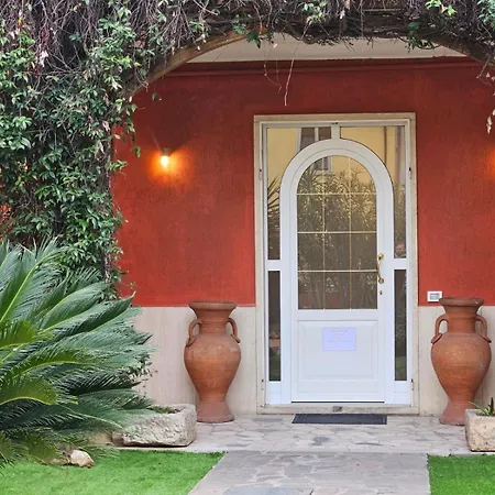 Casa A - Giardino E 3 Posti Auto In Cortile *