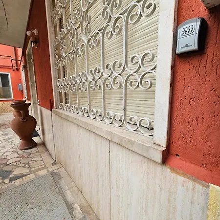 Casa A - Giardino E 3 Posti Auto In Cortile *