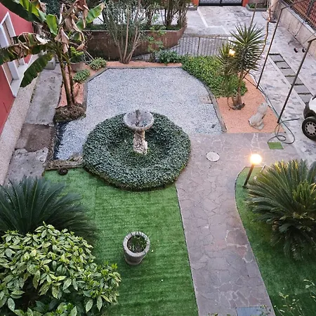 Casa A - Giardino E 3 Posti Auto In Cortile Apartment